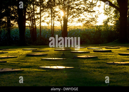 Menen, Belgio, vista su un cimitero militare tedesco Menen Foto Stock