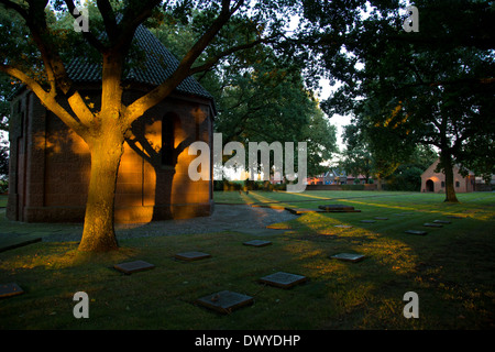 Menen, Belgio, vista su un cimitero militare tedesco Menen Foto Stock