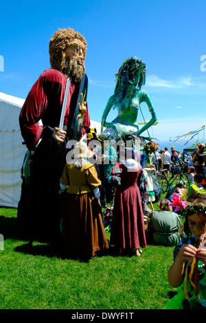 Giganti al tradizionale Jack Hastings nel verde festival maggio Giorno Parade East Sussex, Inghilterra, GB Foto Stock