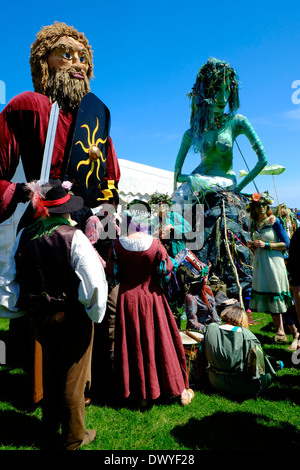 Giganti al Jack tradizionale nel verde Hastings potrebbero parata del giorno, East Sussex, England, Regno Unito, GB Foto Stock