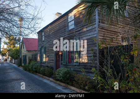 Una stretta strada asfaltata è raffigurato in Sant'Agostino quartiere storico, Florida Foto Stock