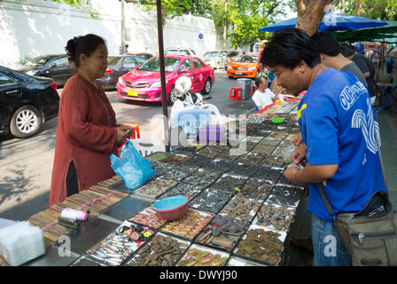 Mercato amuleto a Bangkok in Tailandia Foto Stock