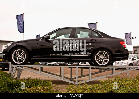 Nuovo brand "Mercedes-Benz C220 CDi Sport Plus" auto sul display al Kingsway West Mercedes-Benz Showroom a Dundee, Regno Unito Foto Stock