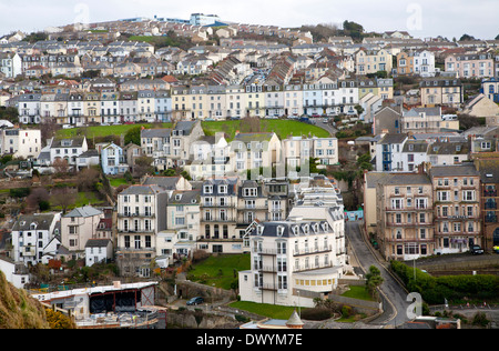 Edifici sulla ripida collina nel comune di Ilfracombe, North Devon, Inghilterra Foto Stock