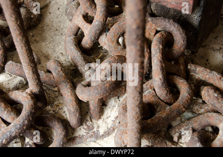 Il mucchio della vecchia catena arrugginita Foto Stock