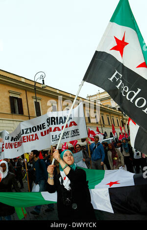 Roma, Italia. Xv Mar, 2014. In marcia per la pace in Siria. Roma 15 marzo 2014. Credito: Cosimo Attanasio/Alamy Live News Foto Stock