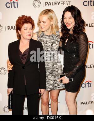 Los Angeles, CA, Stati Uniti d'America. Xiv Mar, 2014. Kate Mulgrew, Taylor Schilling, Laura Prepon presso gli arrivi per il colore arancione è il nuovo nero alla XXXI Paleyfest annuale 2014, Dolby Theatre a Hollywood e Highland Center, Los Angeles, CA il 14 marzo 2014. Credito: Emiley Schweich/Everett raccolta/Alamy Live News Foto Stock