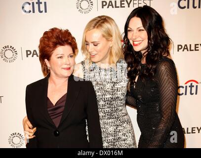 Los Angeles, CA, Stati Uniti d'America. Xiv Mar, 2014. Kate Mulgrew, Taylor Schilling, Laura Prepon presso gli arrivi per il colore arancione è il nuovo nero alla XXXI Paleyfest annuale 2014, Dolby Theatre a Hollywood e Highland Center, Los Angeles, CA il 14 marzo 2014. Credito: Emiley Schweich/Everett raccolta/Alamy Live News Foto Stock