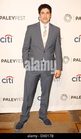 Los Angeles, CA, Stati Uniti d'America. Xiv Mar, 2014. Jason Biggs presso gli arrivi per il colore arancione è il nuovo nero alla XXXI Paleyfest annuale 2014, Dolby Theatre a Hollywood e Highland Center, Los Angeles, CA il 14 marzo 2014. Credito: Emiley Schweich/Everett raccolta/Alamy Live News Foto Stock