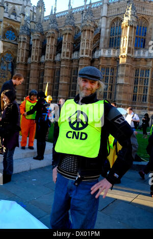 Londra, Regno Unito. Xv Mar, 2014. Anti manifestanti nucleari si sono riuniti per ricordare Fukushima Credito: Rachel Megawhat/Alamy Live News Foto Stock