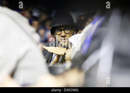 Barcellona, Spagna. Xiv Mar, 2014. Dani Alves nella partita tra FC Barcelona e Olympiacos, per la settimana 10 della parte superiore 16 Eurolega di basket corrispondono al Palau Blaugrana, il 14 marzo 2014. Foto: Joan Valls/ Urbanandsport /Nurphoto. Credito: Urbanandsport/NurPhoto/ZUMAPRESS.com/Alamy Live News Foto Stock