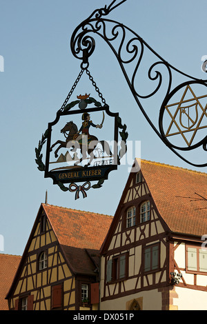 Classic di segnaletica in Colmar, Francia Foto Stock