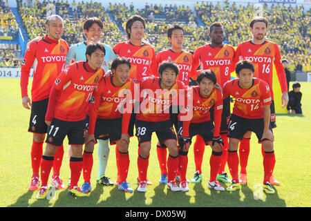 Hitachi Kashiwa Stadium, Chiba, Giappone. Xv Mar, 2014. Nagoya Grampus gruppo team line-up, 15 marzo 2014 - Calcio /Soccer : 2014 J.League Division 1 corrispondenza tra Kashiwa Reysol 0-1 Nagoya Grampus presso Hitachi Kashiwa Stadium, Chiba, Giappone. Credito: AFLO SPORT/Alamy Live News Foto Stock