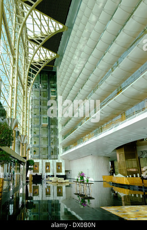 La moderna architettura di Meydan Hotel in Dubai Emirati Arabi Uniti Foto Stock