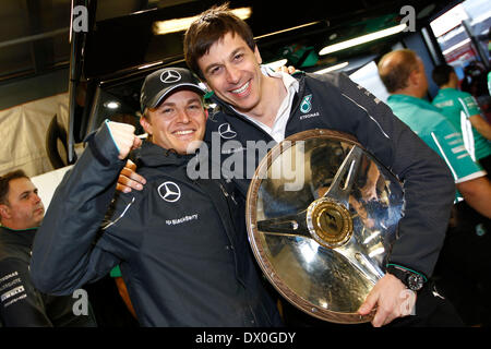 Motorsports: FIA Formula One World Championship 2014, il Gran Premio d'Australia, #6 Nico Rosberg (GER, Mercedes AMG Petronas Team di F1), Toto Wolff (AUT, Mercedes AMG Petronas Team di F1), Foto Stock