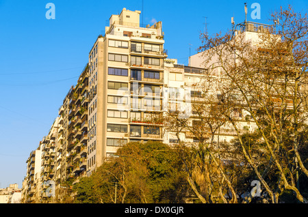 Vista di edifici di appartamenti a Buenos Aires, Argentina Foto Stock