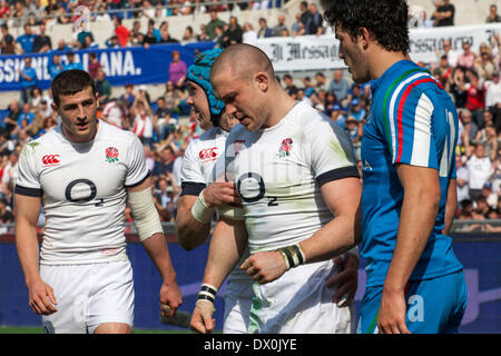 Italia v Inghilterra. RBS 6 Nazioni di rugby. , Roma, Italia, 3/15/14. Inghilterra batte Italia da 52 punti a 11 presso lo Stadio Olimpico. Mike Brown si è congratulato con dal compagno di squadra dopo aver segnato l'Inghilterra del secondo tentativo. Foto Stock