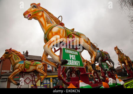 Manchester REGNO UNITO, 16 marzo 2014. Un il giorno di San Patrizio processione religiosa in Manchester. Festa di San Patrizio (Irish: Lá Fhéile Pádraig, 'il giorno del Festival di Patrick') è un bene culturale e di festa religiosa celebra ogni anno il 17 marzo, la data di morte dei più comunemente riconosciuto santo patrono dell'Irlanda, di San Patrizio. Credito: Cernan Elias/Alamy Live News Foto Stock