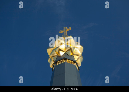 Cupola del principale monumento agli eroi della battaglia di Borodinò a Rayevsky redoubt Foto Stock