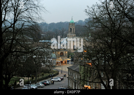 Vista sul Buxton Derbyshire fino all'Opera House UK Foto Stock