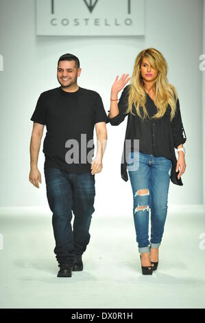 LOS ANGELES, CA - MARZO 10: designer a piedi la pista a MT Costello sfilata di moda stile durante la settimana della moda autunno 2014 al Live Arena il 10 marzo 2014 a Los Angeles. Foto Stock