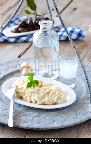 Aglio e dip ouzo bere Foto Stock