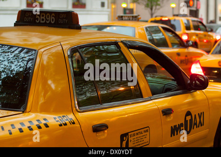 Il traffico nella città di New York. Foto Stock