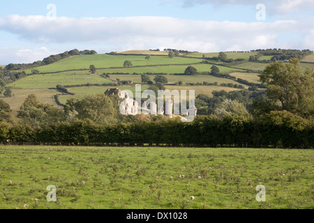 Il castello di Clun da Cefns e il modo in Shropshire Shropshire Inghilterra Foto Stock