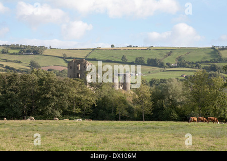 Il castello di Clun da Cefns e il modo in Shropshire Shropshire Inghilterra Foto Stock