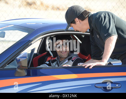 Rosamond CA. Xv Mar, 2014. Vincitore del premio Academy Award attore Adrien Brody diventa pronto per la gara, come celebrità del Long Beach Grand Prix Racing pratica con gli istruttori in Toyota auto da corsa a Willow Springs International Raceway.foto da Gene Blevins/LA DailyNews/ZumaPress © Gene Blevins/ZUMAPRESS.com/Alamy Live News Foto Stock