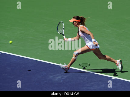 Indian Wells, California, Stati Uniti d'America. 16 Mar, 2014. Agnieska Radwanska (POL) in azione durante una finals match contro Flavia PENNETTA (ITA) durante il BNP Paribas Open ha suonato presso la Indian Wells Tennis Garden di Indian Wells, CA. Credito: Azione Sport Plus/Alamy Live News Foto Stock