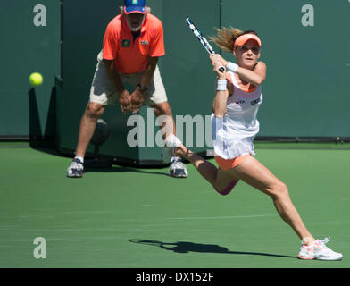 Indian Wells, STATI UNITI D'AMERICA. 16 Mar, 2014. Agnieszka RADWANSKA di Polonia colpisce un ritorno durante il suo singolare femminile partita finale contro Flavia PENNETTA dell'Italia al BNP Paribas Open di Indian Wells, California, Stati Uniti, il 16 marzo 2014. Agnieszka RADWANSKA perso 0-2. Credito: Yang Lei/Xinhua/Alamy Live News Foto Stock