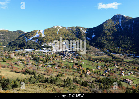 Il villaggio di Saint Dalmas nella parte posteriore paese delle Alpi Marittime Foto Stock