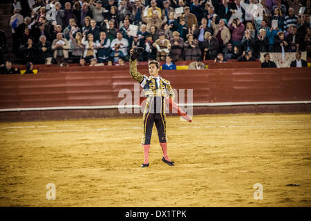 Valencia, Spagna. Marzo 16th, 2014: torero spagnolo Daniel Luque esegue durante una Corrida nella Plaza de Toros Valencia durante il Fallas Festival Credito: matthi/Alamy Live News Foto Stock