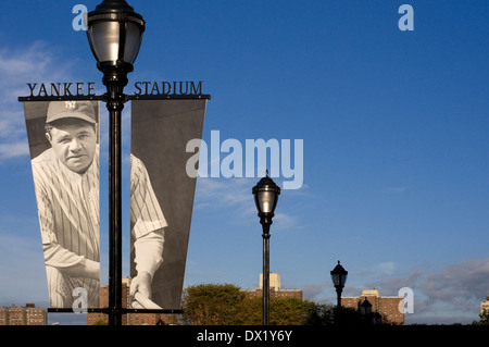 Lo Yankee Stadium. Oriente 161 Street e il fiume Avenue. Jerome Avenue, Bronx. M 161th. Telefono 718-293-6000. Durante i mesi Foto Stock