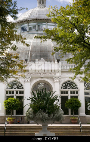 New York Giardino Botanico. Il Bronx Giardino Botanico è un 250 acri di oasi nel tardo XIX secolo. Potrete passeggiare Foto Stock