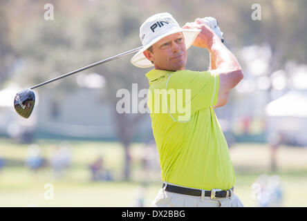 Newport Beach, California, Stati Uniti d'America. 16 Mar, 2014. Jim Carter guarda il suo drive sul secondo foro durante il round finale del Toshiba Classic presso il Newport Beach Country Club il 16 marzo 2014 in Newport Beach, California. © Doug Gifford/ZUMAPRESS.com/Alamy Live News Foto Stock