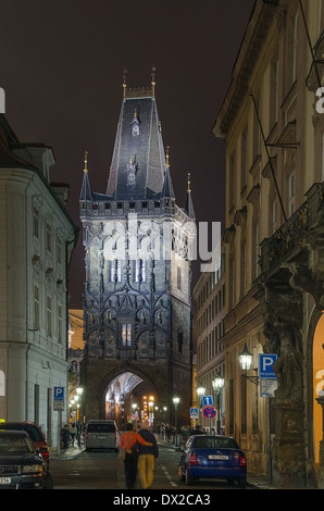 Praga, Repubblica ceca - Sep 03: Torre della Polvere(GATE) in serata il Sep 03, 2013 a Praga, Repubblica Ceca. Foto Stock