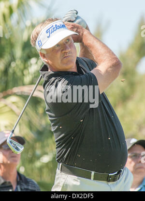 Newport Beach, California, Stati Uniti d'America. 16 Mar, 2014. Andrew Magee guarda il suo drive al diciassettesimo foro durante il round finale del Toshiba Classic presso il Newport Beach Country Club il 16 marzo 2014 in Newport Beach, California. © Doug Gifford/ZUMAPRESS.com/Alamy Live News Foto Stock