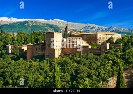 Vista del Islmaic Moresco Alhambra Palace comples e fortificazioni. Granada, Andalusia, Spagna. Foto Stock