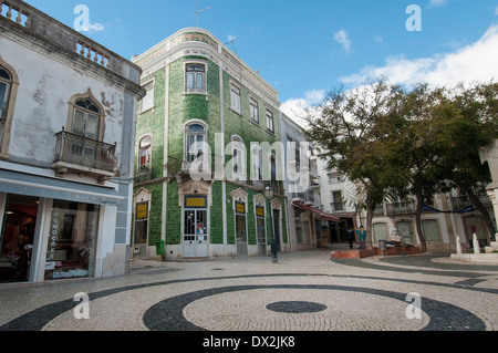 Piastrellate facciata di edificio tradizionale in Praca de Camoes nella Città Vecchia (Cidade Velha), Lagos, Algarve, PORTOGALLO Foto Stock