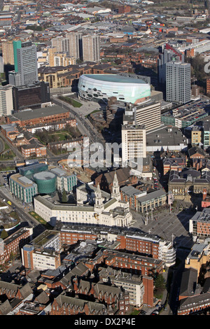 Vista aerea di Leeds con Millennium Square, Leeds Sala Civica e la nuova prima diretta Arena Foto Stock