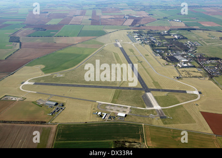 Vista aerea della RAF Cranwell vicino a Sleaford, un aeroporto con due vie di corsa Foto Stock