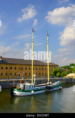 Barca a vela sul fiume principale Deutschland de Europa Baviera Bassa Franconia Foto Stock