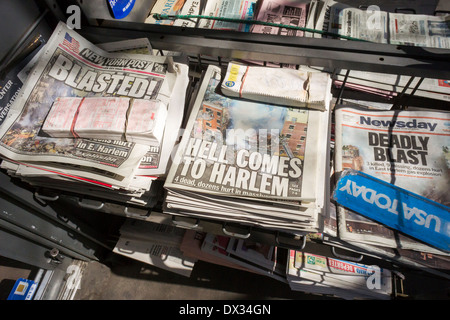 New York quotidiani relazione sull'nei giorni precedenti la mattina esplosione di gas in East Harlem Foto Stock