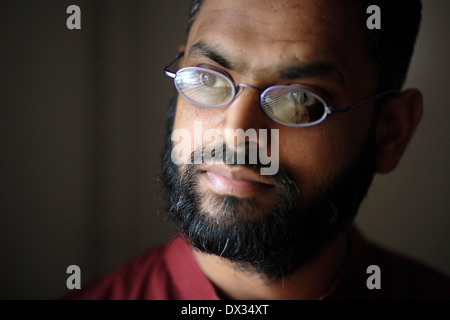 Moazzam Begg fotografato in ottobre 2007 nella sua casa di Birmingham, Regno Unito Foto Stock