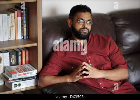 Moazzam Begg fotografato in ottobre 2007 nella sua casa di Birmingham, Regno Unito Foto Stock