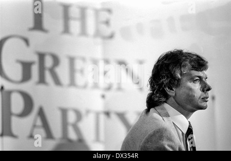 David Icke in un partito dei Verdi conferenza a Wolverhampton Civic Hall, Inghilterra, nel 1989. Foto Stock