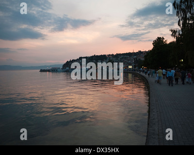 Di Ohrid del porto al tramonto. UNESCO protetti città & lago di Ohrid Macedonia Foto Stock