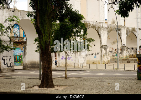 L''acquedotto Arcos da Lapa, in stile romano, si trova a Rio de Janeiro e questa zona di Rio è famosa per i bar e i nightclub Foto Stock